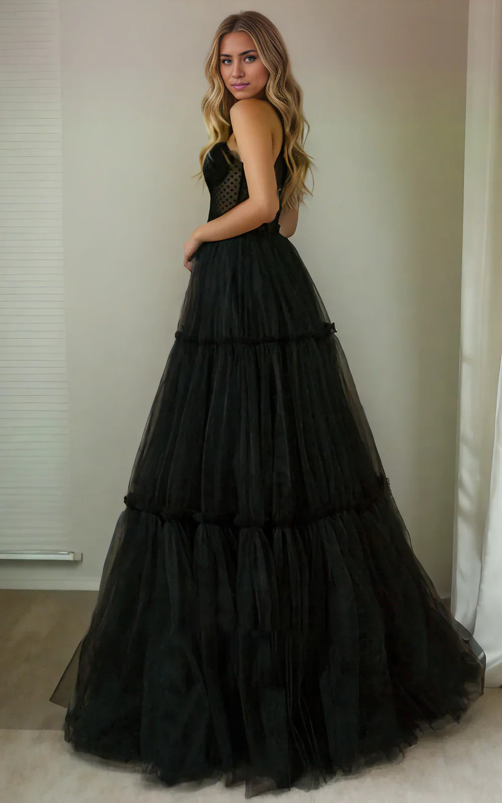 Vestido de novia de tul con cola larga, corte A, escote corazón, espalda de corsé espagueti, fruncido sencillo